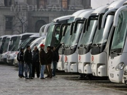 Transportatorii renunţă la mitingurile de la Ministerul Transporturilor, însă cele de la Parlament vor avea loc